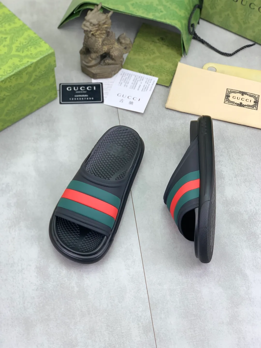 Men's Men's Shoes 💰P300💰[New Style] High Version 🎁🎁🎁 GUCCI New Year of the Snake casual slippers, original official website, perfect workmanship, transmitting a kind of noble luxury, sublimating its definition of luxury in Gucci's high-end extraordinary craftsmanship. Original Gucci double G combination outsole, code number: 35-46, complete package